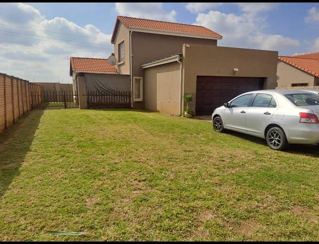 4 BEDROOM TOWNHOUSE FOR SALE IN WATERKLOOF